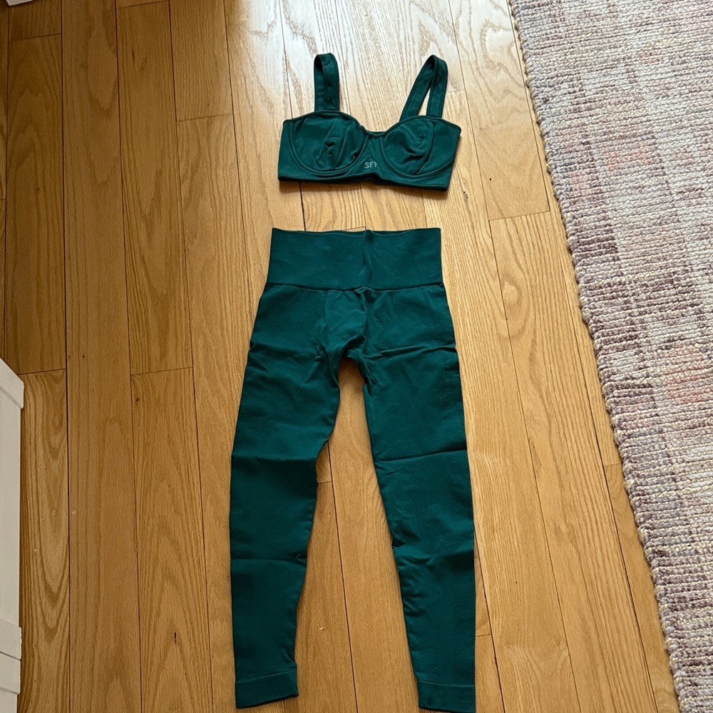 SET Active Green Sports Bra and Leggings Set